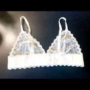 {ETAM LINGERIE PARIS} White triangle lace bralette